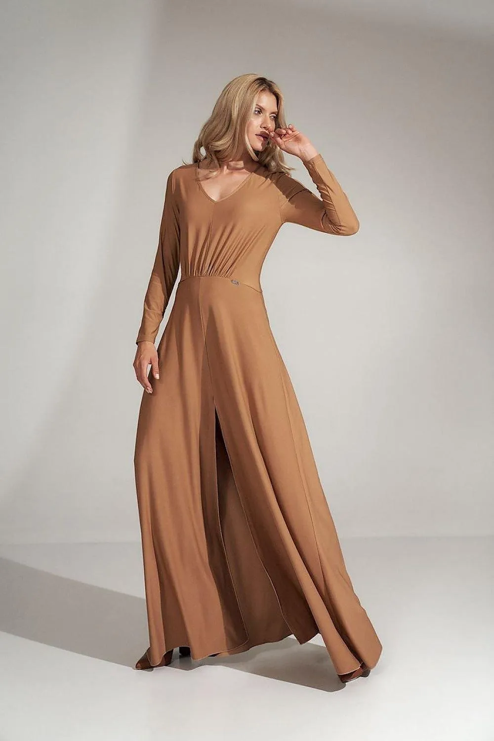 Elegant Black V-Neck Flared Dress with Stylish Slit